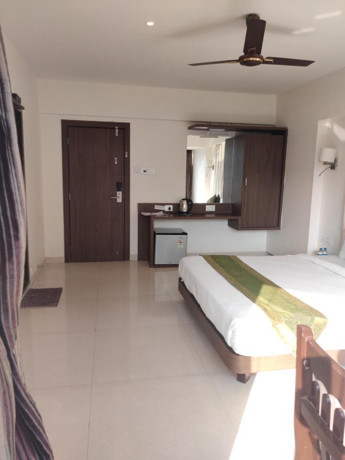 Staycation Holiday نافي مومباي المظهر الخارجي الصورة